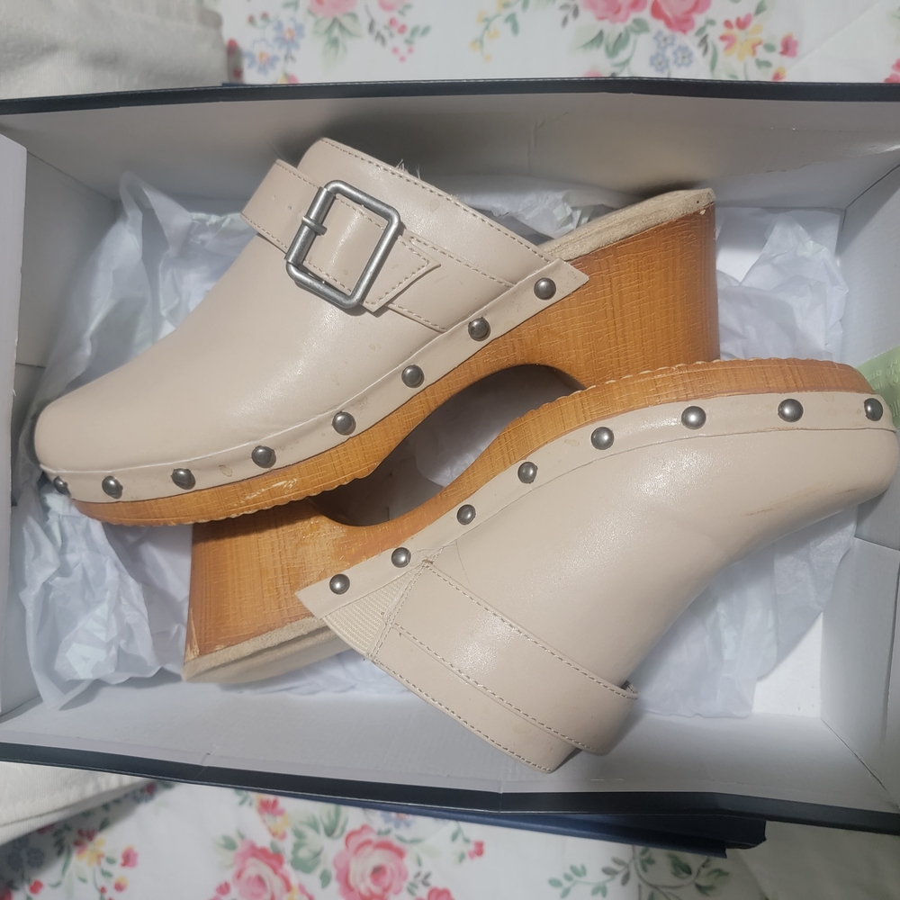 Women's Cream Clogs with Silver Buckle